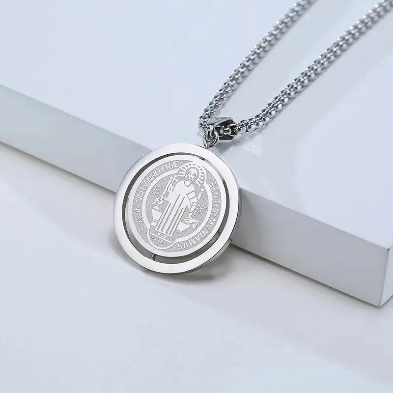 Promoción Medallas San Benito "Escudo de Protección" (Incluye: 2 collares + Caja de regalo + tarjeta de oración + envío)