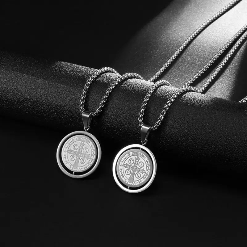 Promoción Medallas San Benito "Escudo de Protección" (Incluye: 2 collares + Caja de regalo + tarjeta de oración + envío)